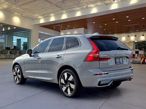 Vapour Grey 2025 Volvo XC60 Plus