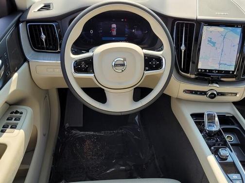 2025 Volvo XC60 Plug-In Hybrid T8 Ultra