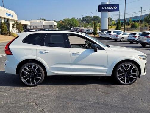 2025 Volvo XC60 Plug-In Hybrid T8 Ultra
