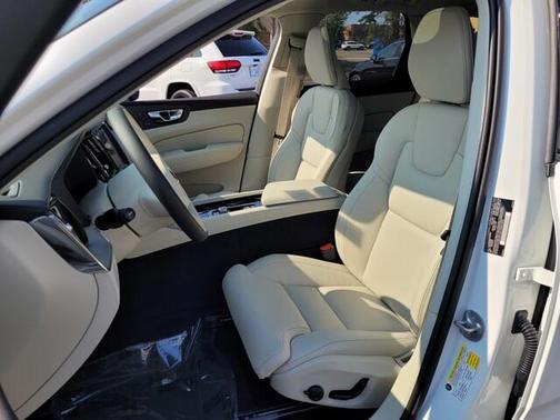 2025 Volvo XC60 Plug-In Hybrid T8 Ultra