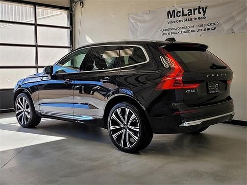 2023 Volvo XC60 B5 FWD Ultimate Bright