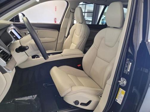 2024 Volvo XC90 B6 Ultimate Bright Theme 7-Seater