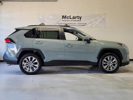 2020 Toyota RAV4 XLE Premium