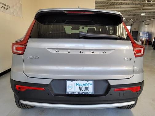2025 Volvo XC40 B5 Plus Bright Theme