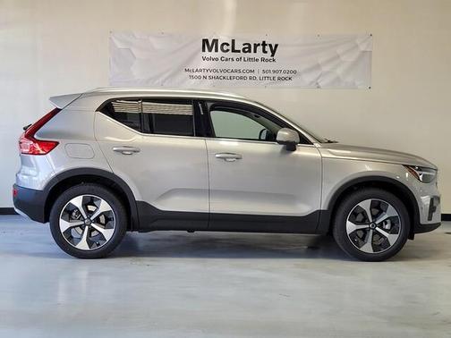 2025 Volvo XC40 B5 Plus Bright Theme