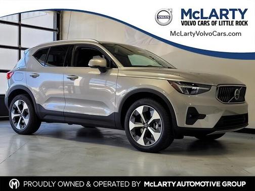 2025 Volvo XC40 B5 Plus Bright Theme