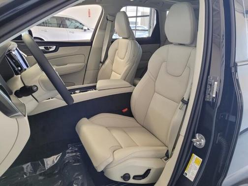2025 Volvo XC60 Plug-In Hybrid T8 Ultra