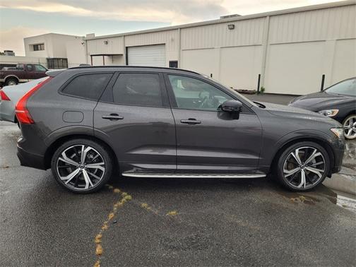 2022 Volvo XC60 B5 FWD R-Design
