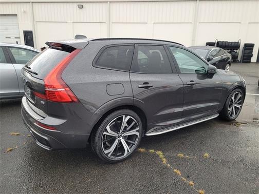 2022 Volvo XC60 B5 FWD R-Design