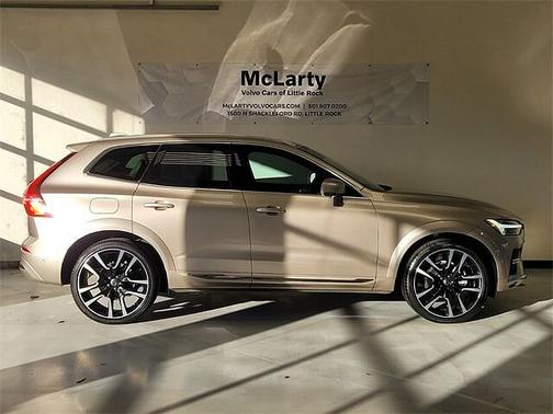 2023 Volvo XC60 B5 FWD Ultimate Bright