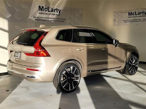 2023 Volvo XC60 B5 FWD Ultimate Bright