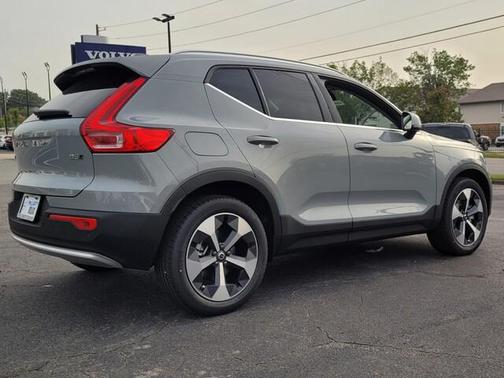 2025 Volvo XC40 B5 Core Bright Theme