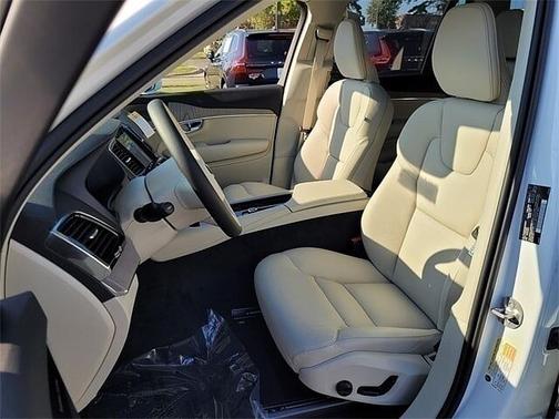 2025 Volvo XC90 Plus