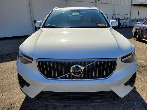 2024 Volvo XC40 B5 Ultimate Bright