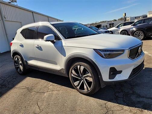 2024 Volvo XC40 B5 Ultimate Bright