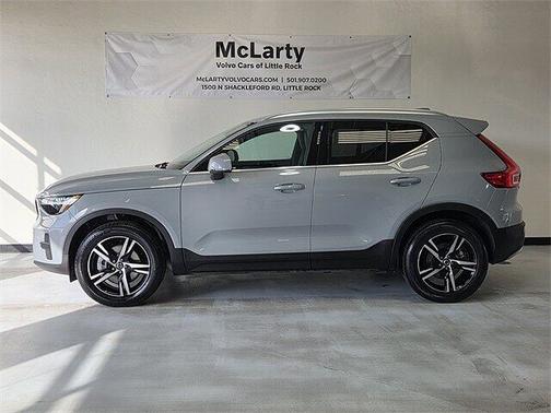 2025 Volvo XC40 Core