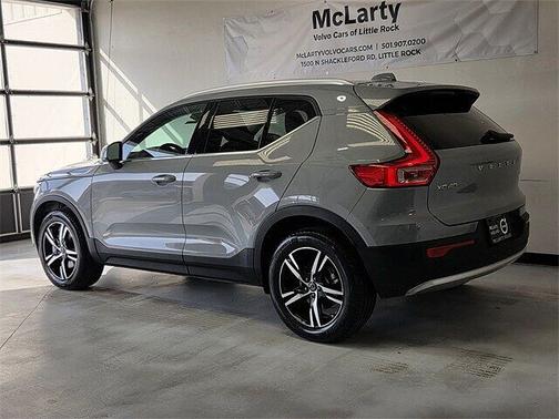 2025 Volvo XC40 Core
