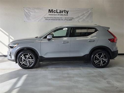 2025 Volvo XC40 Core