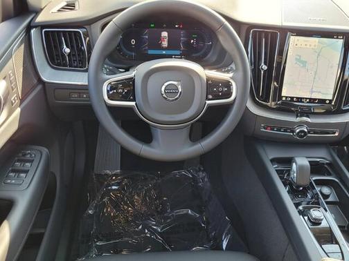 2025 Volvo XC60 Plug-In Hybrid T8 Plus