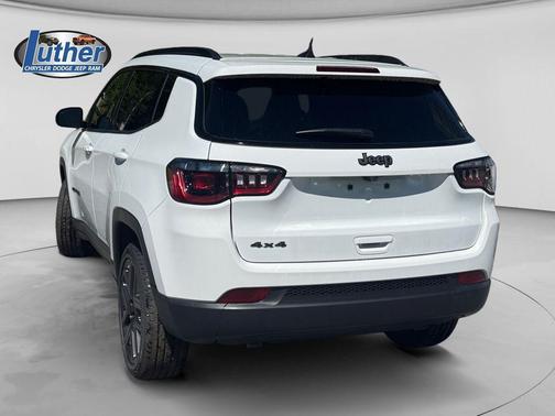 Bright White Clearcoat 2026 Jeep Compass Latitude