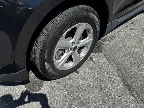 Black 2022 Ford Edge SE