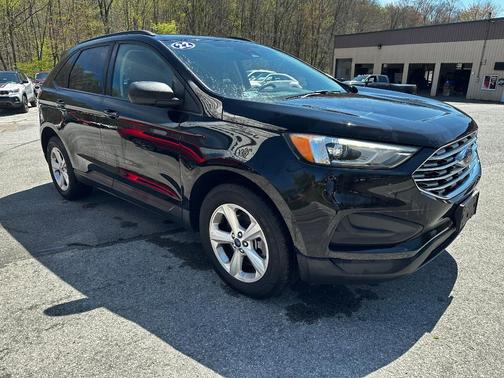 Black 2022 Ford Edge SE