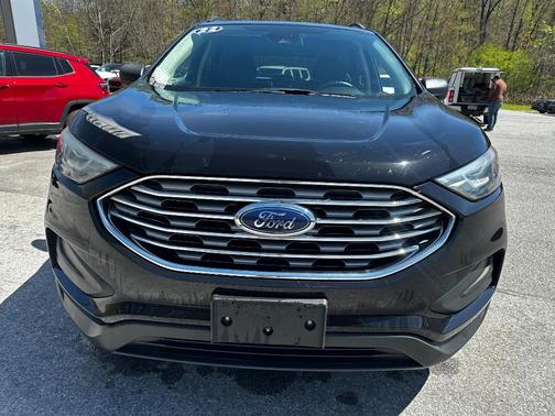 Black 2022 Ford Edge SE