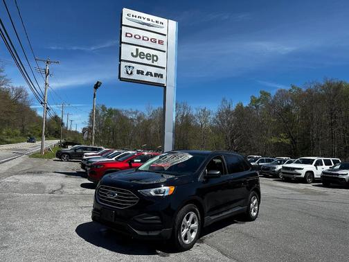 Black 2022 Ford Edge SE