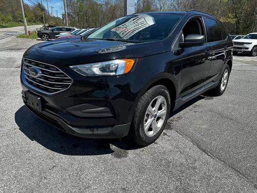 Black 2022 Ford Edge SE
