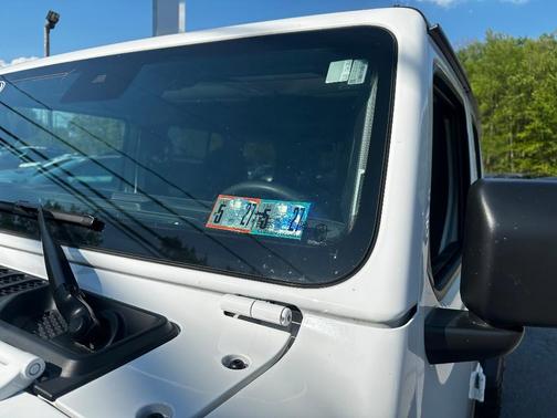 Bright White 2024 Jeep Wrangler Rubicon