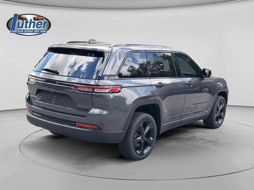 Metallic 2023 Jeep Grand Cherokee Limited
