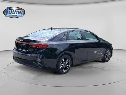 Aurora Black Pearl 2022 Kia Forte LXS