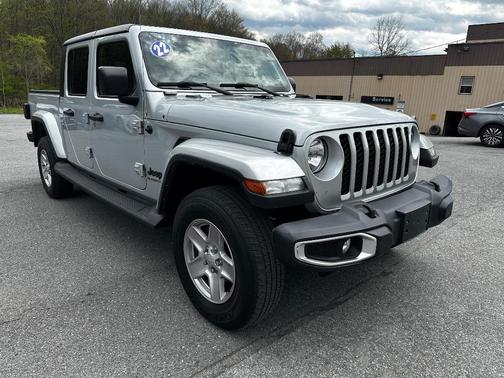 Silver 2022 Jeep Gladiator Sport