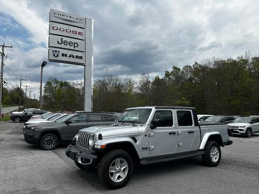 Silver 2022 Jeep Gladiator Sport