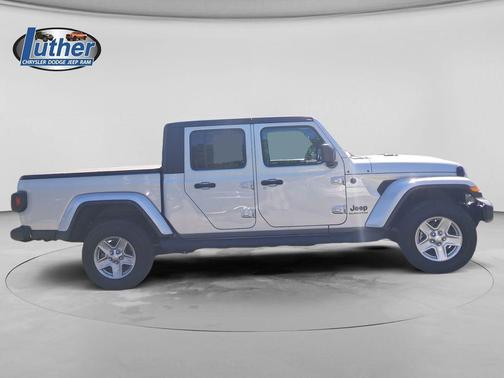 Silver Zynith Clearcoat 2022 Jeep Gladiator Sport