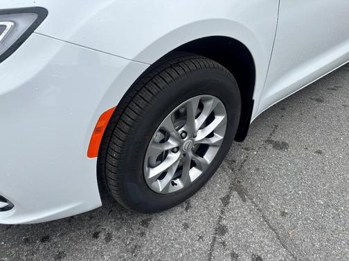 Bright White 2026 Chrysler Pacifica Select AWD