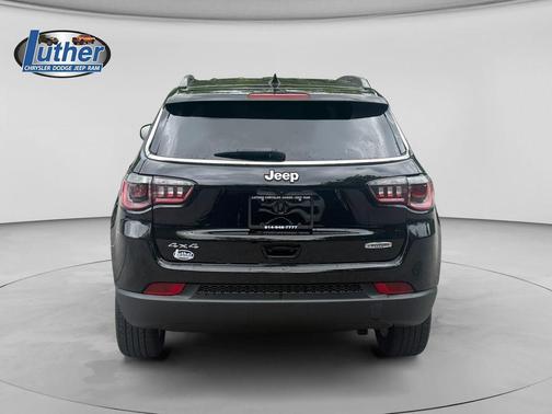 Diamond Black 2022 Jeep Compass Latitude