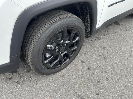 Bright White 2026 Jeep Compass Latitude