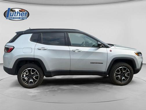 Silver Zynith 2025 Jeep Compass Trailhawk