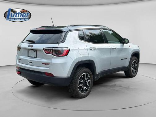 Silver Zynith 2025 Jeep Compass Trailhawk
