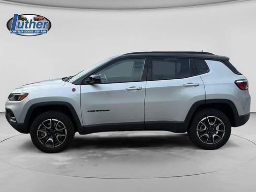 Silver Zynith 2025 Jeep Compass Trailhawk