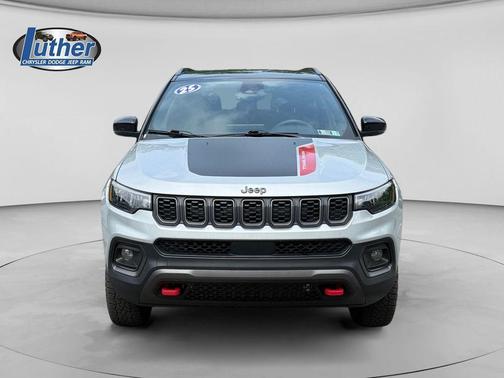 Silver Zynith 2025 Jeep Compass Trailhawk