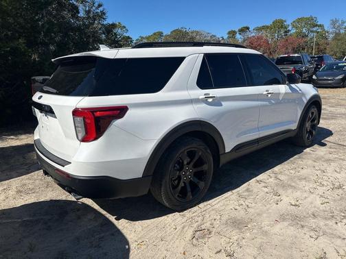2022 Ford Explorer ST-Line