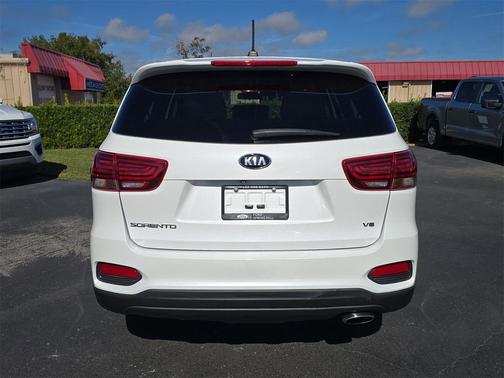 2019 Kia Sorento LX
