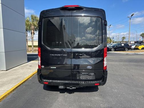 2022 Ford Transit-250 Base