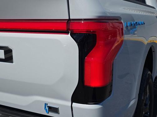2025 Ford F-150 Lightning LARIAT