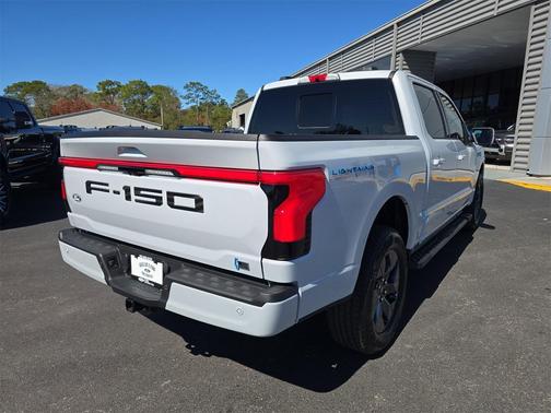 2025 Ford F-150 Lightning LARIAT