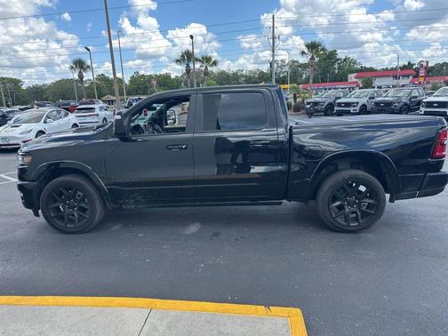 Diamond Black Crystal Pearlcoat 2025 RAM 1500 Laramie