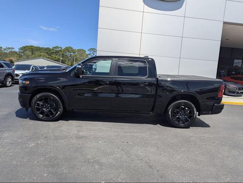 Diamond Black Crystal Pearlcoat 2025 RAM 1500 Laramie