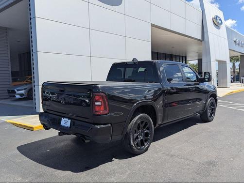 Diamond Black Crystal Pearlcoat 2025 RAM 1500 Laramie